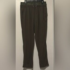 Woman’s puma lightweight sweatpants